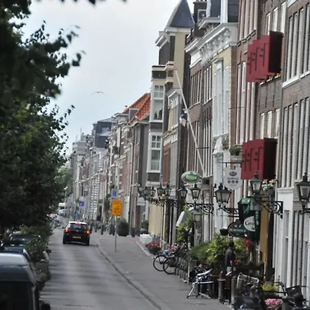 Canalhouses *